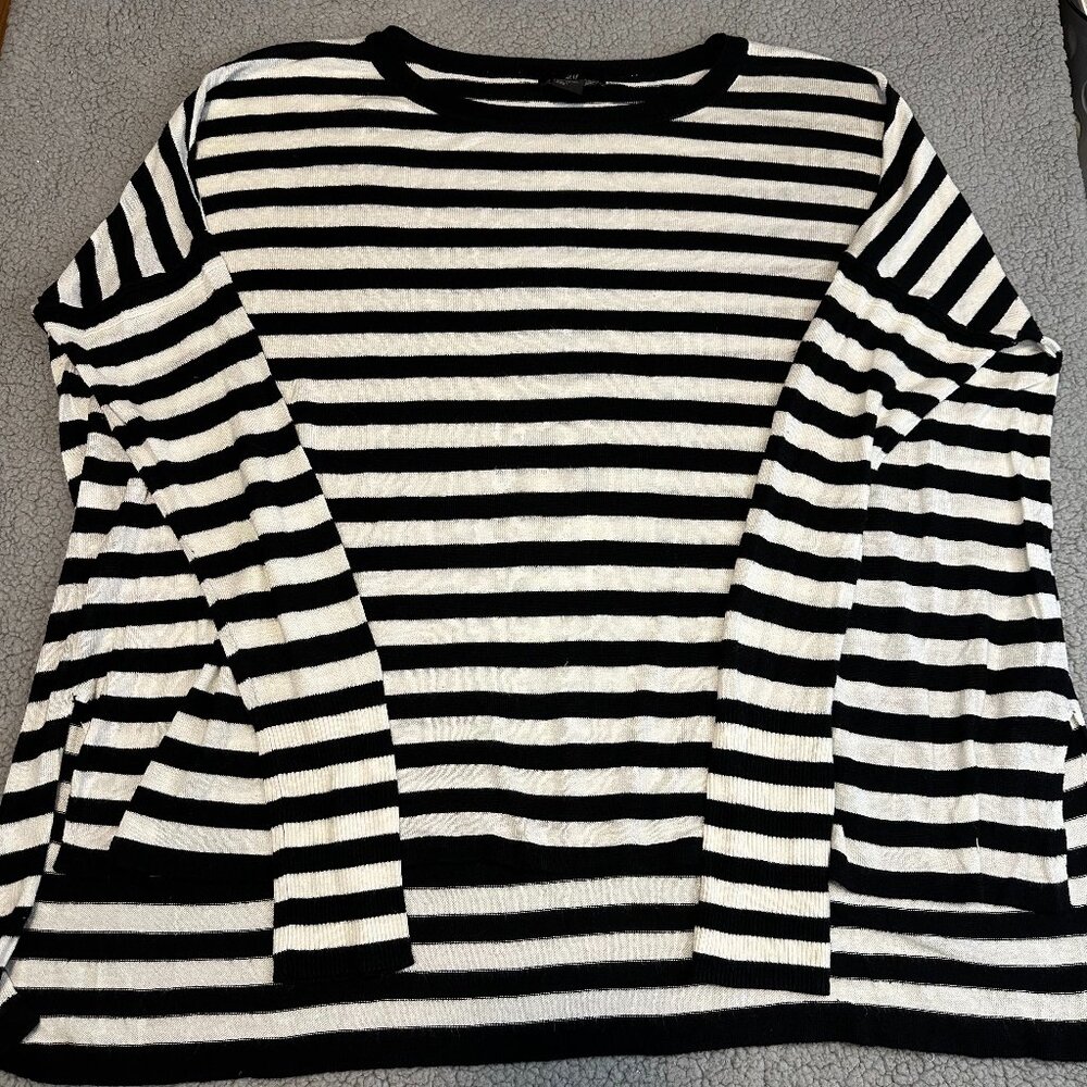 H&M Women's Striped Long Sleeve Top Small Black White High Low Split Hem Knit